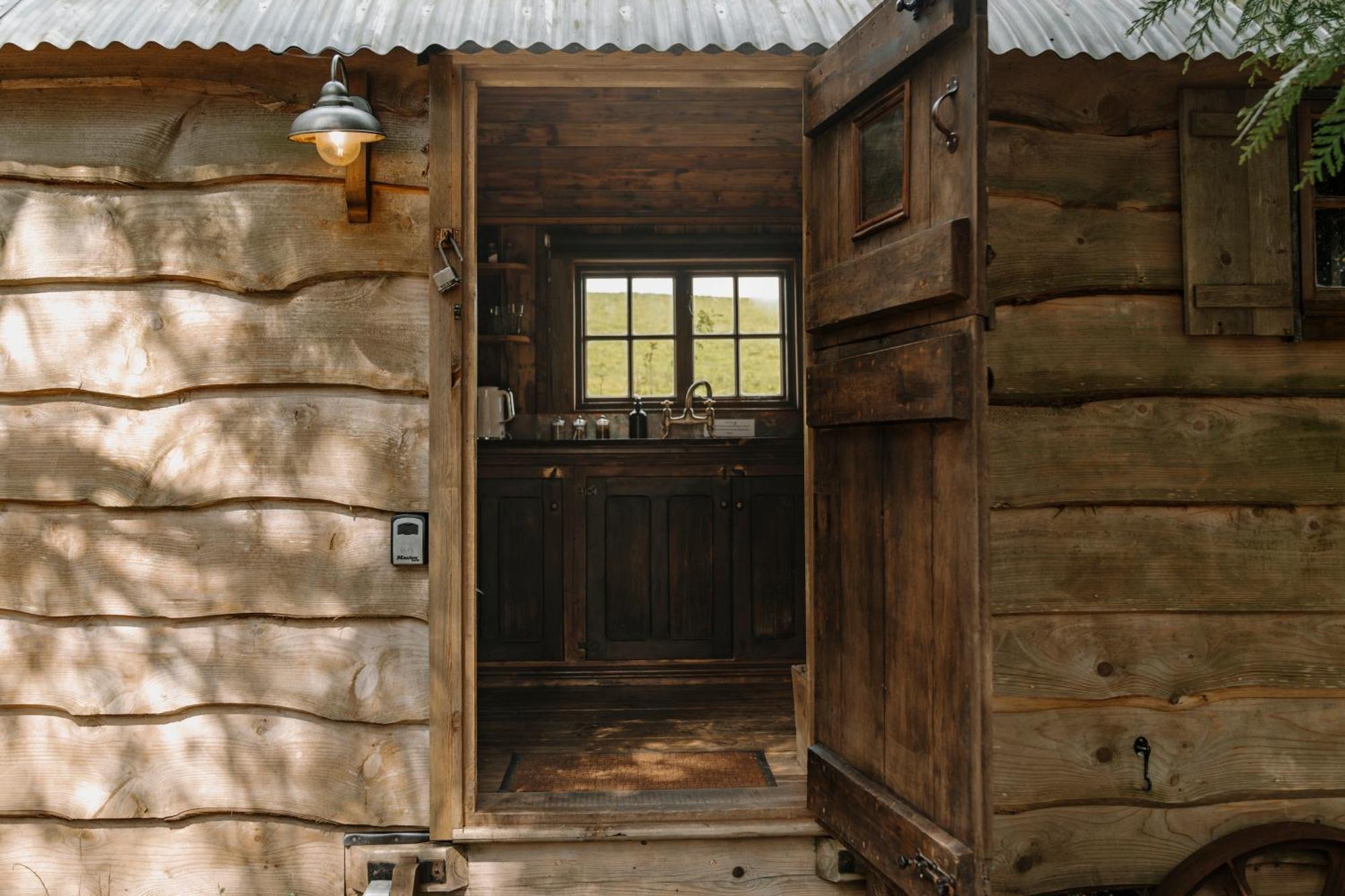 Llethrau Forest & Nature Retreats Найтон