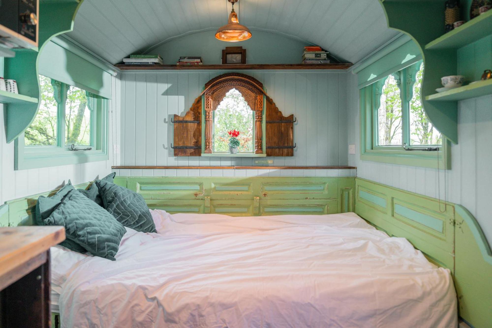 Llethrau Forest & Nature Retreats 3* Найтон